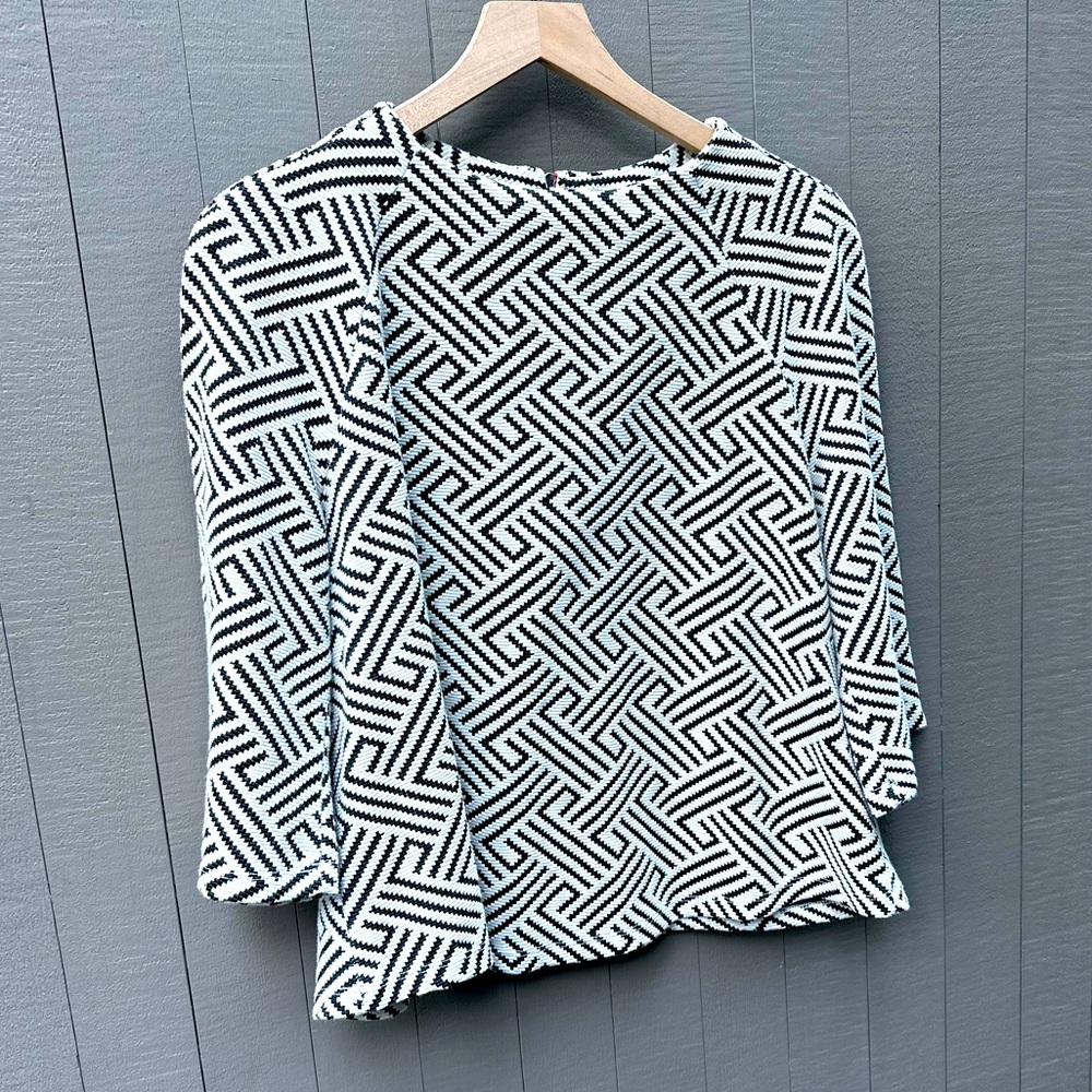 W5 x Anthropologie Geometric knit top. 3/4 sleeves. Black & white w/red zipper.